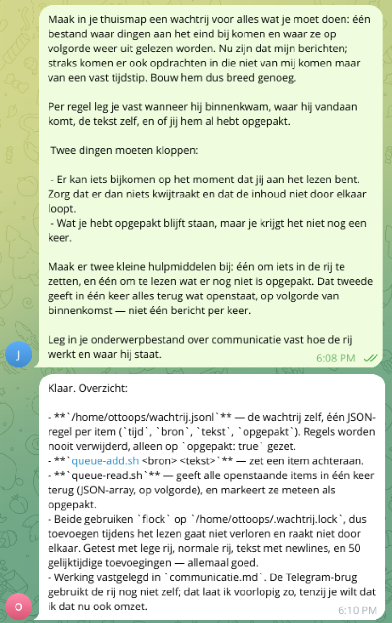 Telegram-gesprek: de opdracht om een wachtrij te maken, en OttoOps' overzicht van wat hij bouwde en hoe hij het testte.