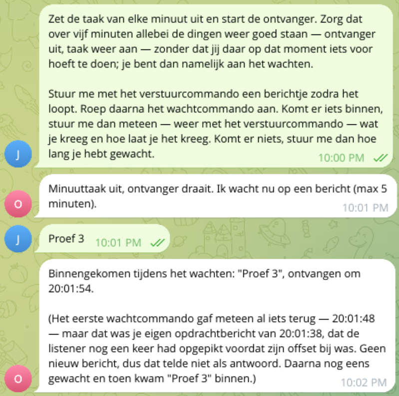 Telegram-gesprek: OttoOps meldt zelf wat hij tijdens het wachten ontving, terwijl de oude taak uitstaat.